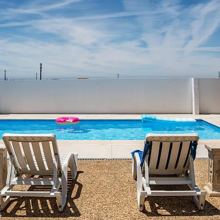 Wake Up With The Sea Breeze- With Pool 4 Angeiras